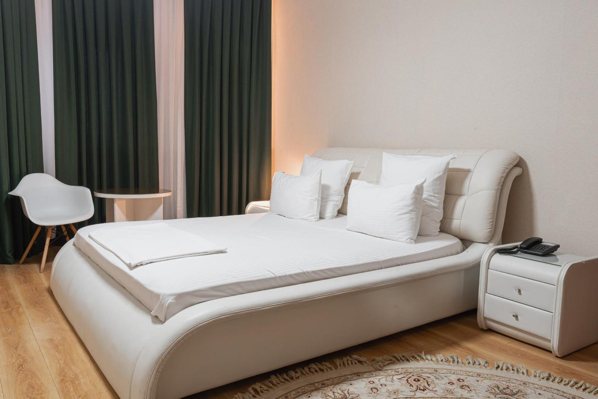 Altair Hotel 쉼켄트 외부 사진