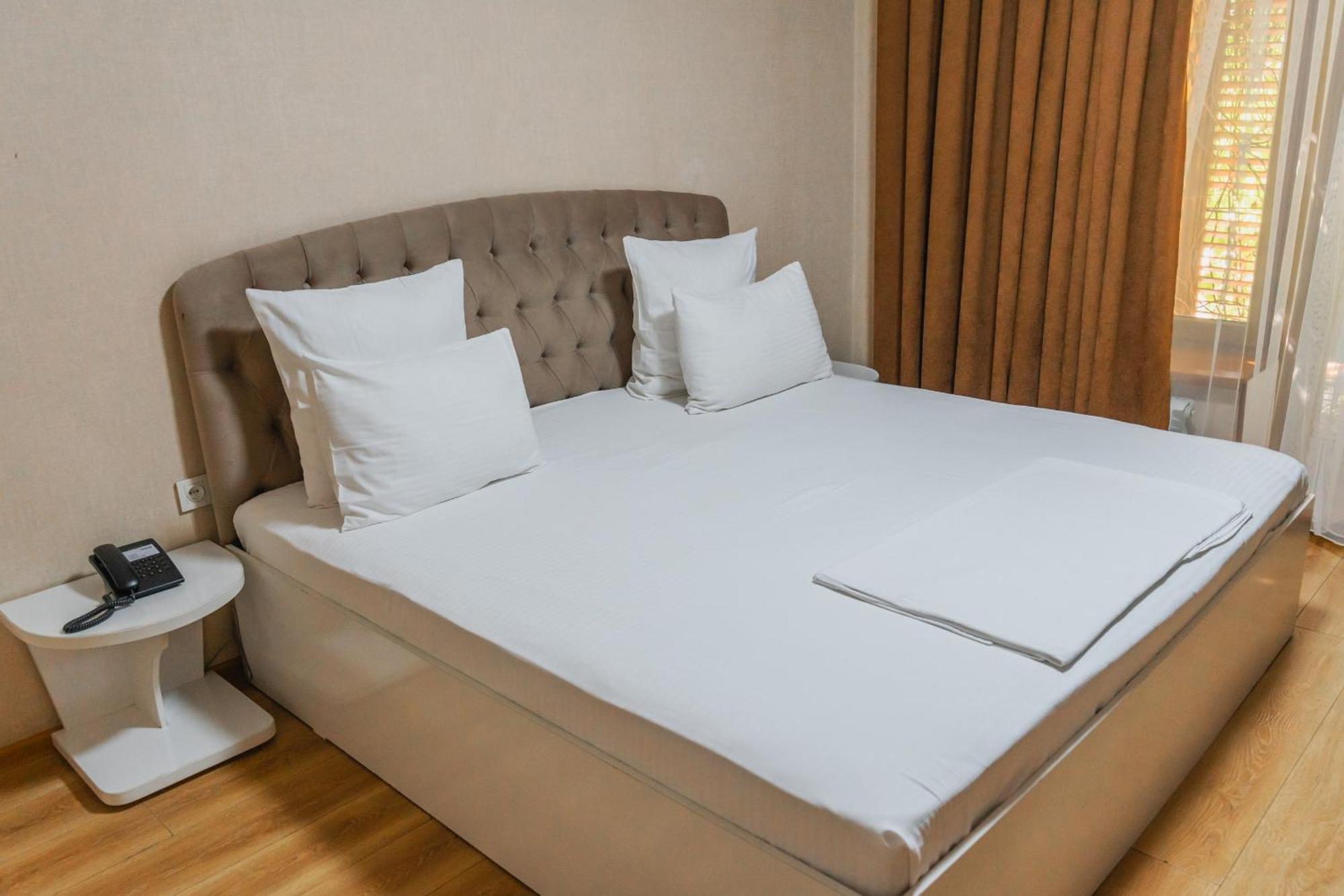 Altair Hotel 쉼켄트 외부 사진